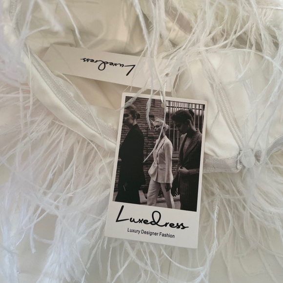 LUXEDRESS UNIQUE FEATHER TRIM STRAPLESS WIDE LEG JUMPSUIT - WHITE LARGE - Picture 5 of 5
